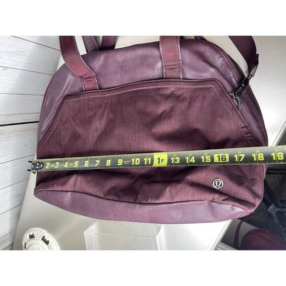 Lululemon Yin Time Purple Large XL Gym Travel Overnight Bag Multi Pocket - Picture 10 of 10